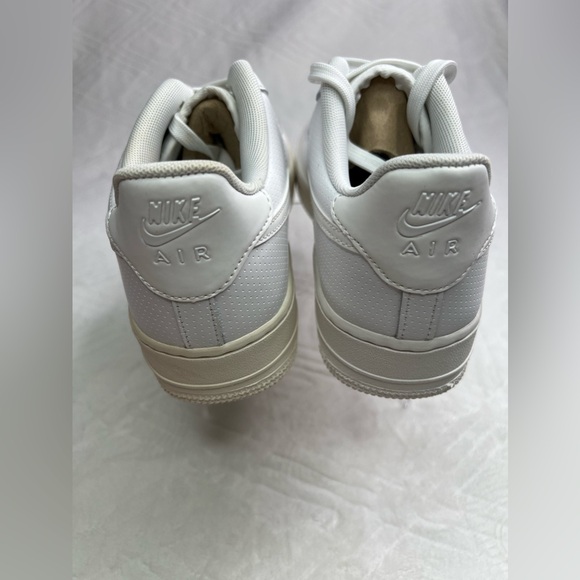 18: Air Force 1 LV8 (GS) White Size 7Y - Picture 8 of 10